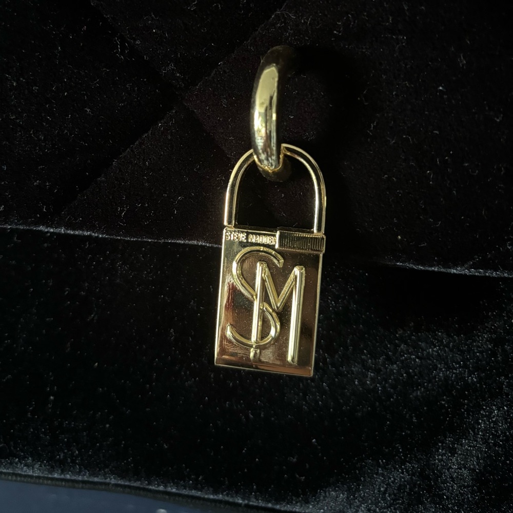 Steve Madden Black Velvet Bag with Gold Chain - Picture 3 of 9